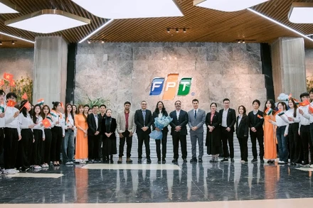 Các đại biểu tại lễ ký kết.