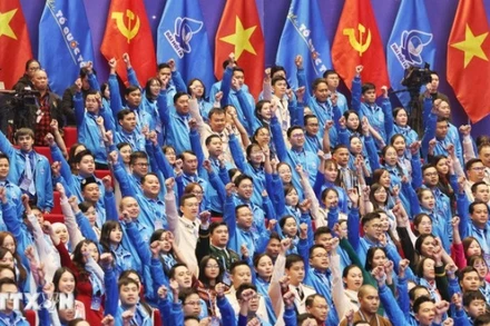 Vận dụng tư tưởng Hồ Chí Minh vào xây dựng và phát triển đội ngũ trí thức trẻ ở Việt Nam đáp ứng yêu cầu Cách mạng công nghiệp 4.0