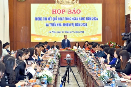 Toàn cảnh cuộc họp báo. 