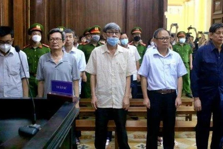 Các bị cáo tại phiên tòa. (Ảnh: HOÀNG YẾN)