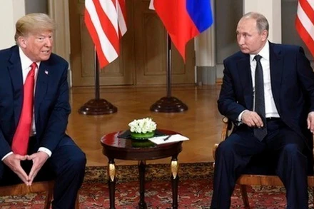 Tổng thống Nga Vladimir Putin (phải) và Tổng thống Mỹ Donald Trump tại cuộc gặp ở Helsinki (Phần Lan), hồi tháng 7/2018. (Ảnh: THX/TTXVN)