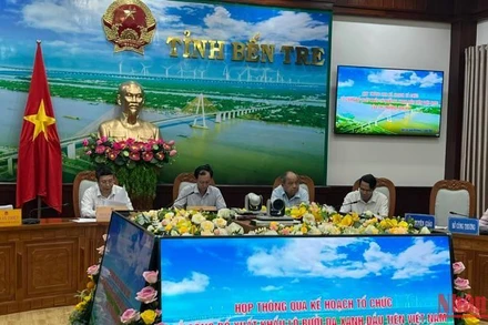 Lãnh đạo tỉnh và các ngành họp chuẩn bị xuất lô bưởi da xanh đầu tiên sang Hoa Kỳ.