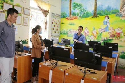 Phòng học Tin học mới được đầu tư của trường Liên cấp Xà Dề Phìn ở điểm trường Trung tâm có 21 máy tính không đáp ứng đủ nhu cầu dạy và học.