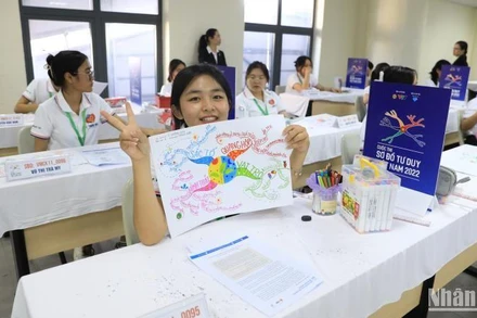 Các thí sinh tranh tài thi chung kết ở hạng mục cá nhân.