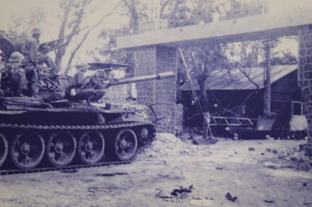 Đánh chiếm Bộ Tư lệnh Sư đoàn 23 quân đội Việt Nam Cộng hòa tại Buôn Ma Thuột tháng 3/1975. (Ảnh: Bảo tàng Chiến thắng Tây Nguyên)