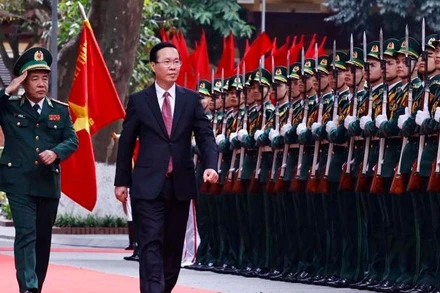 Chủ tịch nước Võ Văn Thưởng duyệt đội danh dự. Ảnh: TTXVN.