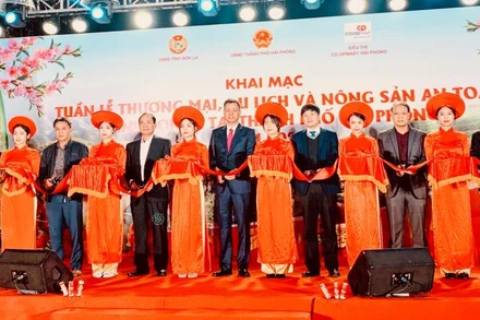 Khai mạc Tuần lễ thương mại, du lịch và nông sản an toàn tỉnh Sơn La tại Hải Phòng.