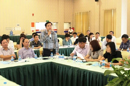 Đại biểu đến từ các tỉnh phía bắc trao đổi, phản ánh những vấn đề nảy sinh khi triển khai thực hiện các tiểu dự án về lao động, việc làm.