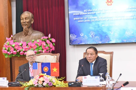 Phó Chủ tịch Cấp cao kiêm Giám đốc Điều hành Khu vực của US-ABC Michael Michalak phát biểu tại buổi làm việc. (Ảnh: Tổng cục Du lịch) 