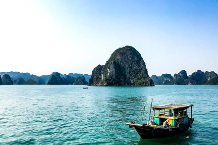 Vịnh Hạ Long đứng đầu trong danh sách của Wanderlust. (Ảnh: Booking.com)