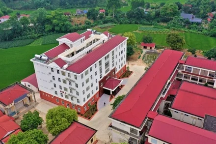 Nhà khám chữa bệnh - Bệnh viện Đa khoa huyện Định Hóa.