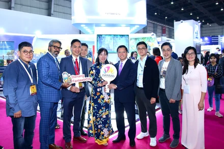 Đại sứ Việt Nam tại Ấn Độ Nguyễn Thanh Hải tại gian hàng Danang FantastiCity. (Ảnh: Sở Du lịch Đà Nẵng)