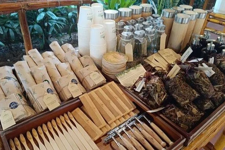 Các sản phẩm thân thiện với môi trường được sử dụng tại khu nghỉ dưỡng không rác thải nhựa đầu tiên ở Việt Nam. (Ảnh: VITA)