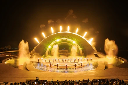 Show Nụ hôn của biển cả - Kiss Of The Sea do đạo diễn người Pháp dàn dựng. 