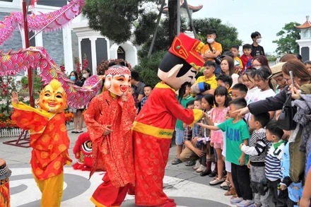 Không khí sôi động và đậm chất Tết cổ truyền tại Công viên châu Á, Đà Nẵng. 