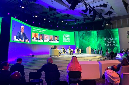 Ngày Du lịch Thế giới 2023, các đại biểu gửi đi thông điệp về sức mạnh của đầu tư xanh cho du lịch. (Ảnh: Cục Du lịch Quốc gia Việt Nam)