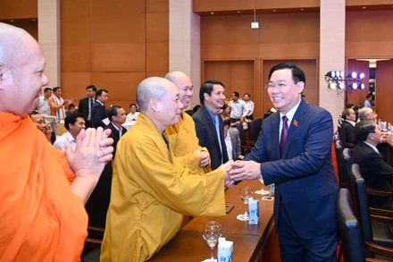 [Ảnh] Chủ tịch Quốc hội gặp mặt đại biểu Quốc hội là người dân tộc thiểu số, nhân sĩ trí thức, chức sắc tôn giáo và nhà giáo 