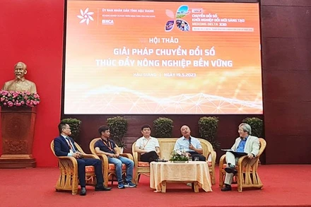 Trao đổi, thảo luận giữa các diễn giả với đại biểu tại hội thảo