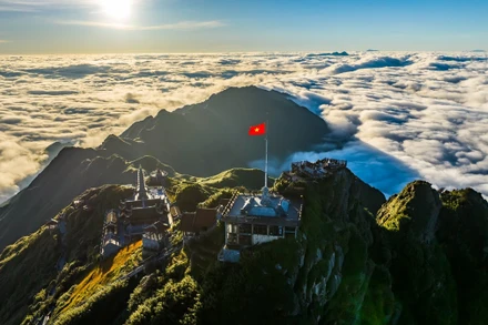 Săn mùa mây đẹp nhất năm trên đỉnh Fansipan