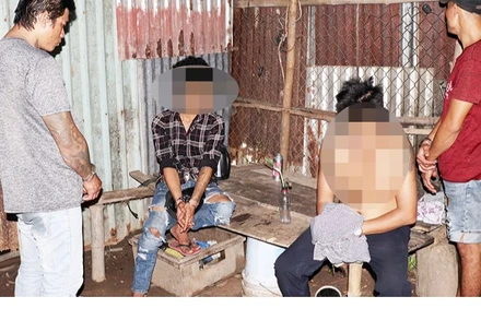 Các đối tượng bị bắt quả tang về hành vi tàng trữ trái phép chất ma túy.