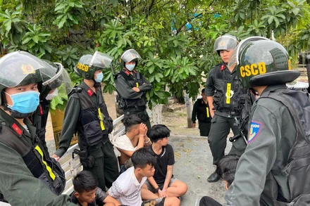 Cảnh sát cơ động bắt giữ các đối tượng đàn em của vợ chồng Tuyền, Hưng. 