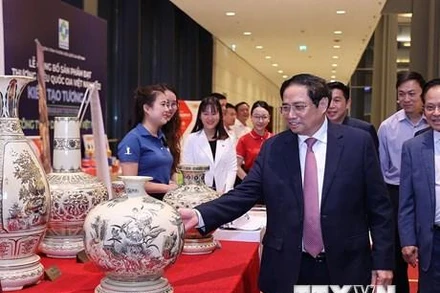Thủ tướng Phạm Minh Chính dự Lễ Công bố sản phẩm đạt Thương hiệu quốc gia Việt Nam năm 2022 với chủ đề “Kiến tạo tương lai.”