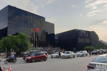 Lượng khách du lịch tới Quảng Ninh đã tăng trở lại vào dịp cuối tuần. (Ảnh minh họa: N.T)