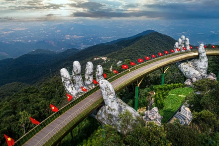 Cầu Vàng một lần nữa được vinh danh là "Cây cầu du lịch biểu tượng hàng đầu thế giới". (Ảnh: CTV)