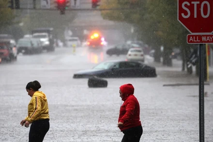 Ngập lụt ở ngoại ô Mamaroneck của Thành phố New York. (Nguồn: CNN/Ảnh chụp màn hình)