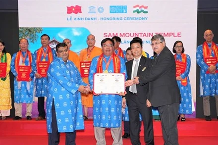 Miếu Bà Chúa Xứ núi Sam. (Ảnh:TTXVN)