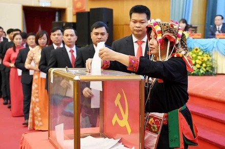 "Nêu gương" đã được Chủ tịch Hồ Chí Minh xác định là một phương thức lãnh đạo của Ðảng và thành phần cốt yếu của văn hóa Ðảng. (Ảnh: tapchicongsan.org.vn)