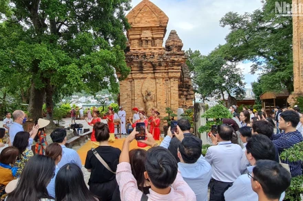 Nha Trang là một trong những điểm đến được du khách Hàn Quốc yêu thích cho những chuyến "du lịch dài ngày". (Ảnh: N.T)