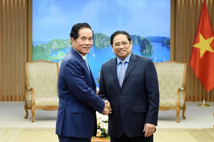 Thủ tướng Phạm Minh Chính tiếp ông Khuong Sreng, Đô trưởng, Chủ tịch Đảng bộ Đảng Nhân dân Campuchia Thủ đô Phnom Penh. (Ảnh: TRẦN HẢI)
