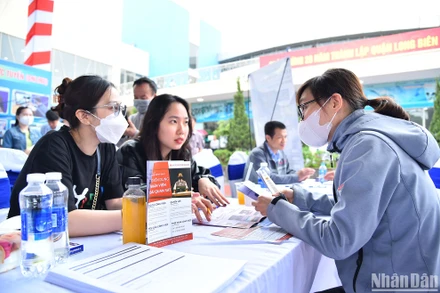 [Ảnh] Tăng cường kết nối giáo dục nghề nghiệp với thị trường lao động