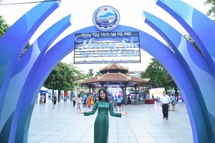 Không gian sự kiện “Ngày Tây Ninh tại Hà Nội" thu hút sự quan tâm của du khách. 