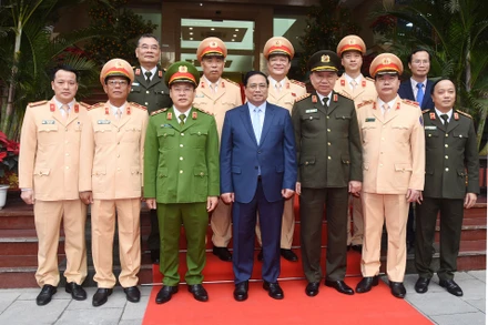 [Ảnh] Thủ tướng thăm, chúc Tết lực lượng Cảnh sát giao thông