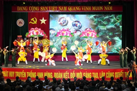 Văn nghệ chào mừng Lễ kỷ niệm 80 năm Ngày truyền thống lực lượng vũ trang nhân dân tỉnh Quảng Nam.