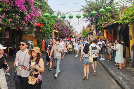 Hội An là điểm đến ghi nhận đông đảo lượng khách tham quan, trải nghiệm trong kỳ nghỉ lễ 30/4 và 1/5.