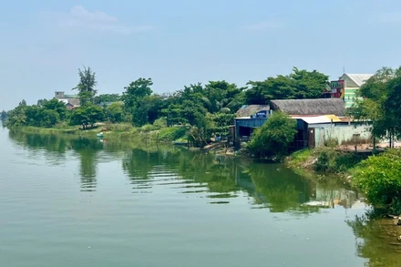 Quán nhậu Ven Sông ở xã Duy Vinh nằm trong phạm vi hành lang bảo vệ an toàn sông.