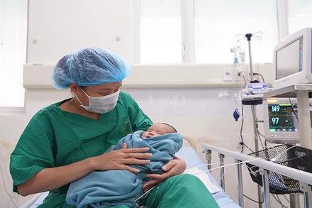 Bé sơ sinh 25 ngày tuổi hồi phục tốt sau ca phẫu thuật.