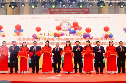 Lãnh đạo tỉnh Quảng Nam cắt băng khai mạc Triển lãm, trưng bày các thành tựu kinh tế-xã hội, quốc phòng-an ninh và giới thiệu sản phẩm đặc trưng, sản phẩm OCOP.