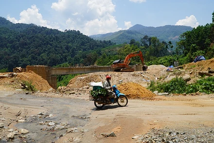 Tuyến ĐH1.NTM thi công vẫn còn nhiều đoạn dở dang, ngắt quãng.