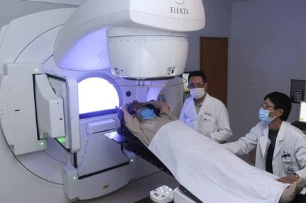 Khám, chữa bệnh tại Bệnh viện Ung bướu Hưng Việt, Hà Nội. (Ảnh: Nguyễn Đăng)