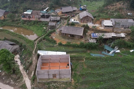 Gió lốc gây thiệt hại tại xã Quản Bạ, huyện Quản Bạ, Hà Giang vào đêm 23 đến sáng 24/4/2023 (Ảnh: XUÂN PHÚC) 