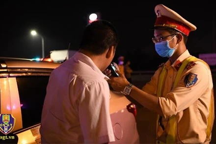 Lực lượng cảnh sát giao thông tăng cường kiểm tra vi phạm nồng độ cồn. (Ảnh: Cục Cảnh sát giao thông)