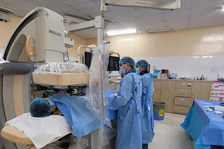 Can thiệp động mạch vành tại Bệnh viện Nguyễn Tri Phương, Thành phố Hồ Chí Minh. (Ảnh Bệnh viện cung cấp)