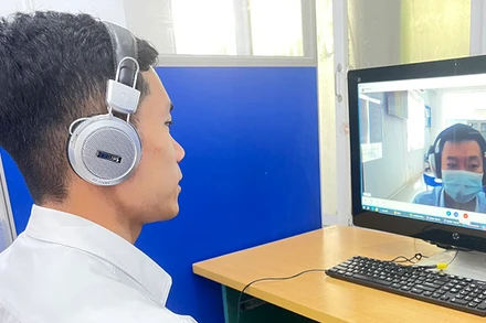 Phỏng vấn lao động trực tuyến. (Ảnh: HCES)