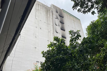 Hình ảnh chung cư mini tại phố Khương Hạ, quận Thanh Xuân, Hà Nội sau khi bị cháy. (Ảnh: NHẬT QUANG)