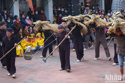 Lễ hội “Trâu rơm, bò rạ” vào ngày mùng 4 Tết Nguyên đán hằng năm ở xã Đại Đồng, huyện Vĩnh Tường, tỉnh Vĩnh Phúc. (Ảnh: Thành Đạt).