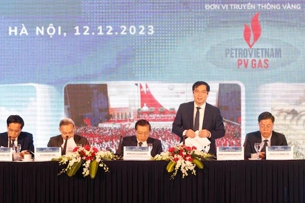 Các đồng chí chủ trì Diễn đàn. (Ảnh: dangcongsan.vn)